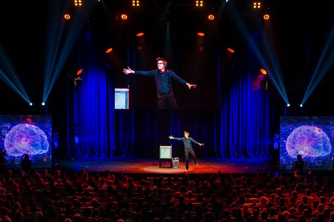 Chris Cox Corporate Entertainment Mind Reader On Stage In The Illusionists